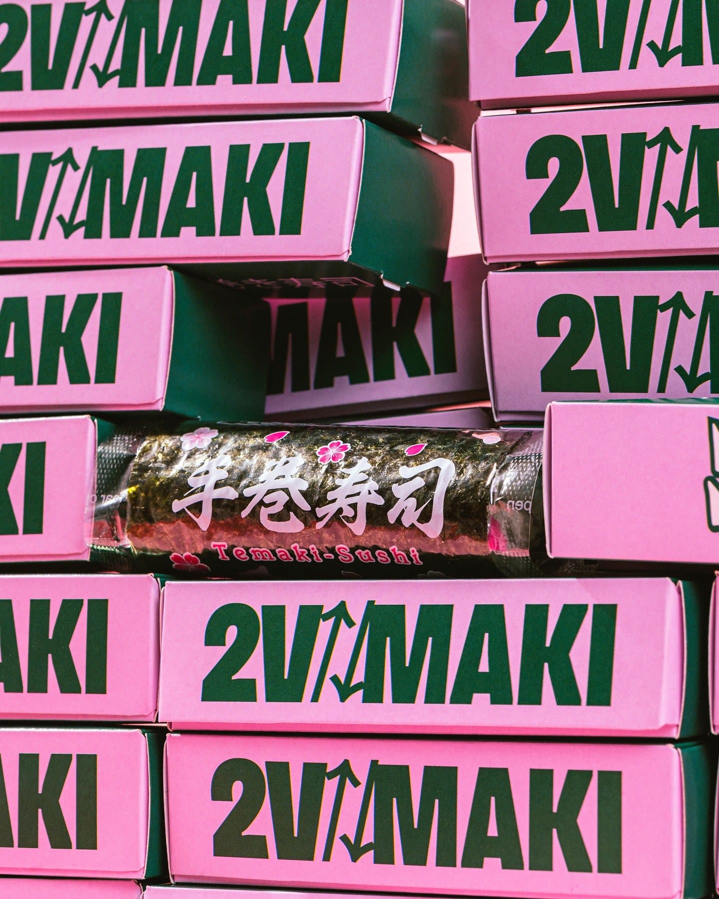 Pilha de embalagens rosa e verde 2V Maki